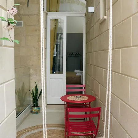 Idomeneo 63 Bed & Breakfast 4*