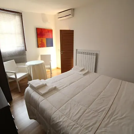 Idomeneo 63 Bed & Breakfast 4*